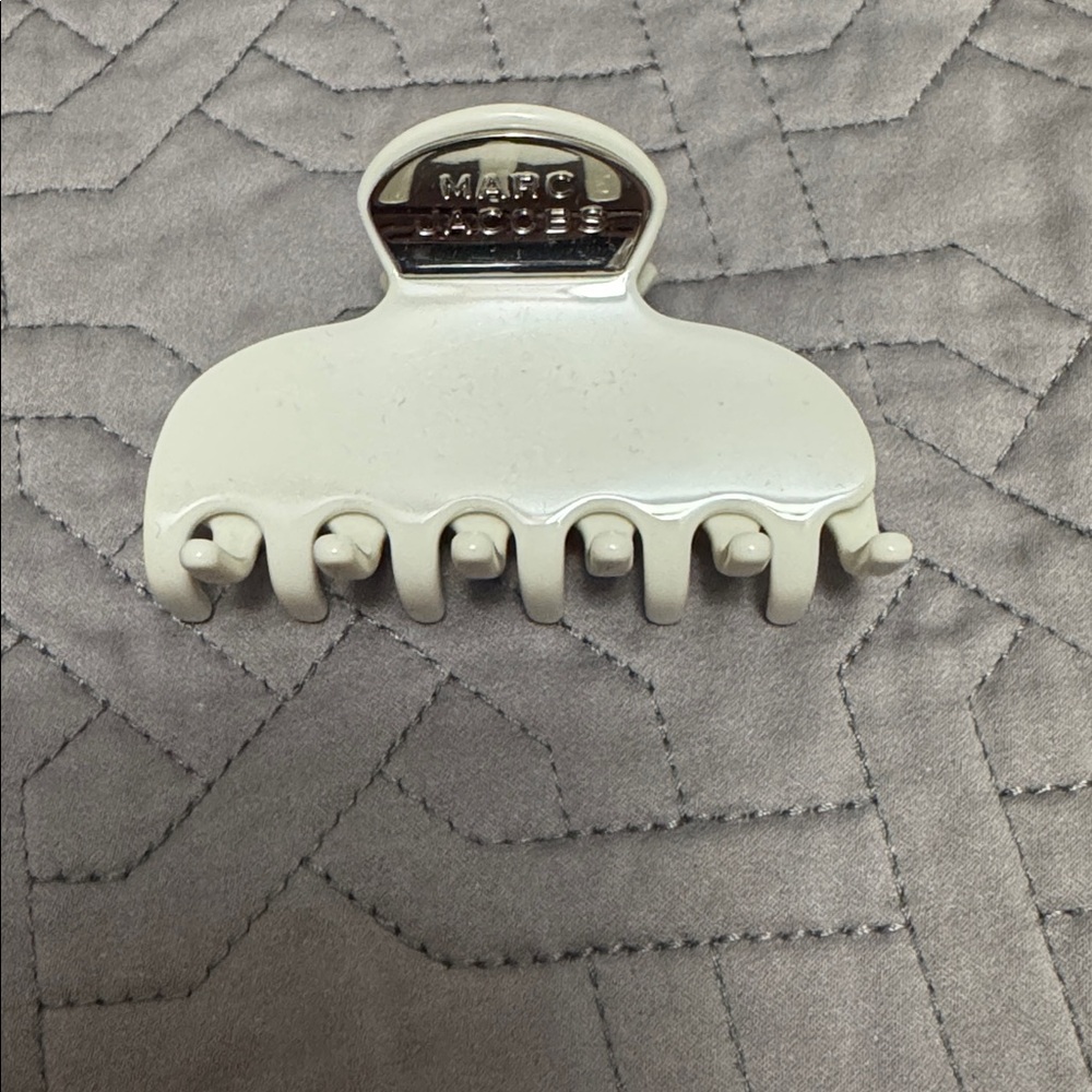 Claw Clip - Picture 2 of 2